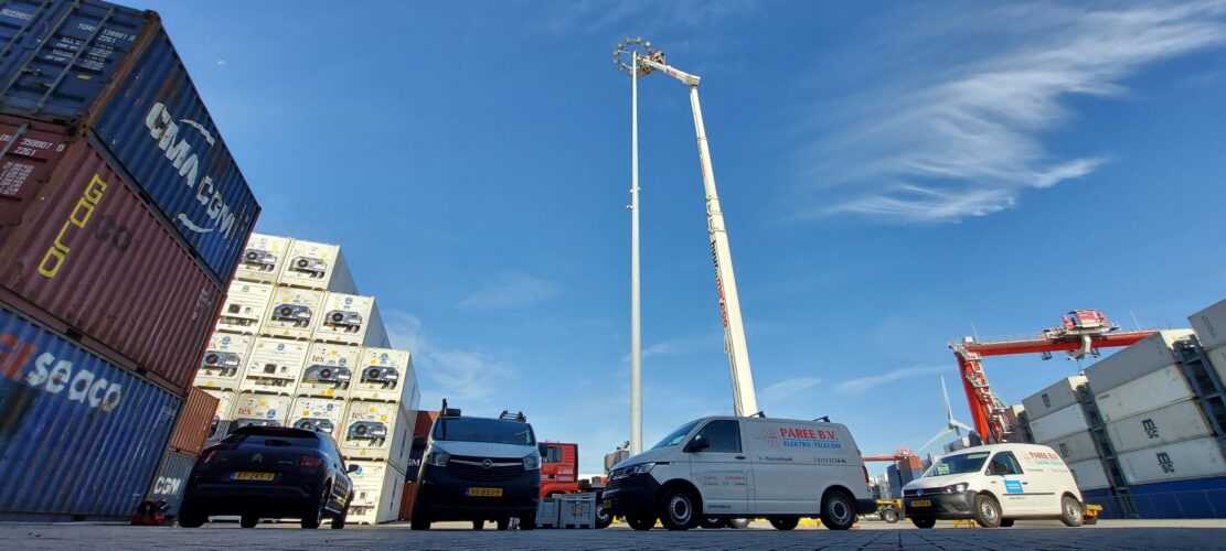 Paree op grote hoogte aan het werk