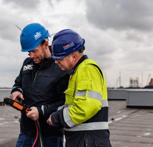 Werken bij hoogspanningsstation