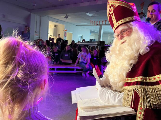 Sinterklaas op bezoek bij Paree