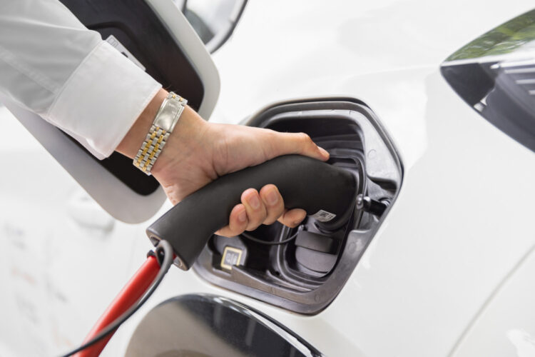 Auto laden op bedrijfsterrein Paree